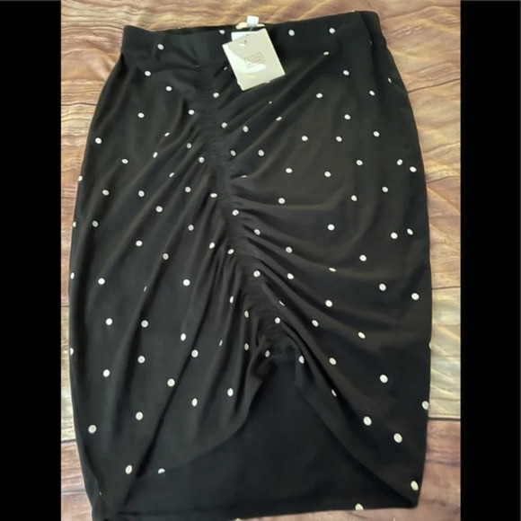 14th & Union Ruched Front Midi Skirt - Picture 4 of 7